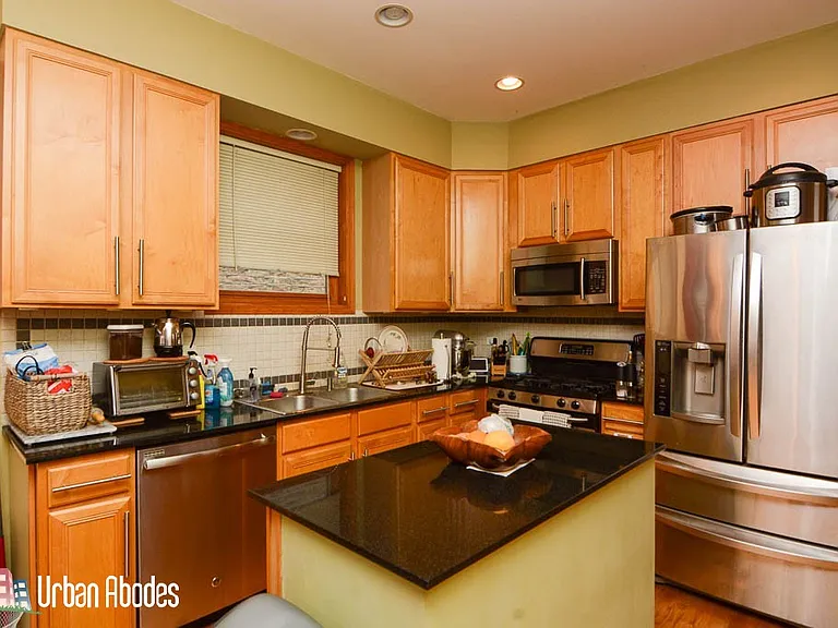 1720 W Augusta Blvd #2 — Photo 6