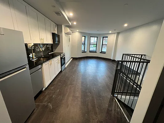 Rented by Delmark Realty LLC | media 47