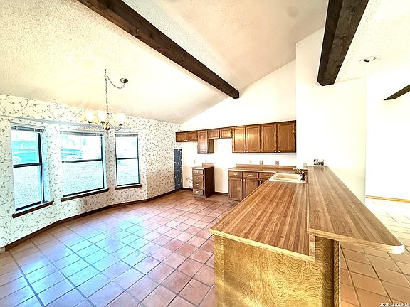4th image of 219 Wedgewood Ln