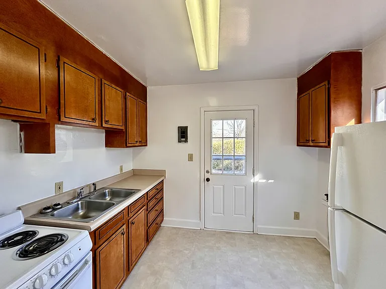 411 Poindexter Dr — Photo 5