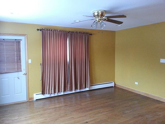 Living room w/ Balcony Door