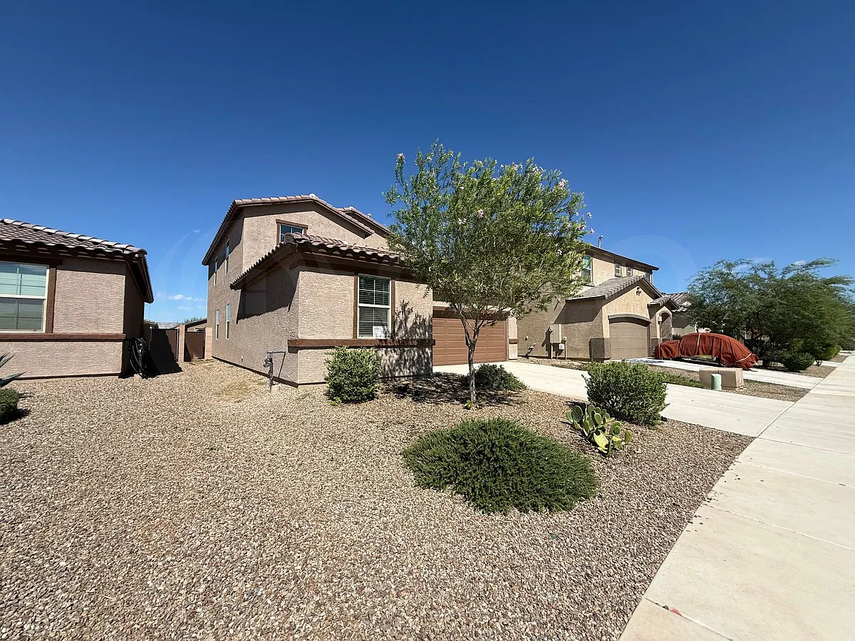 4 bed, 2.5 bath, 2208 sqft, $2,195 — Photo 1