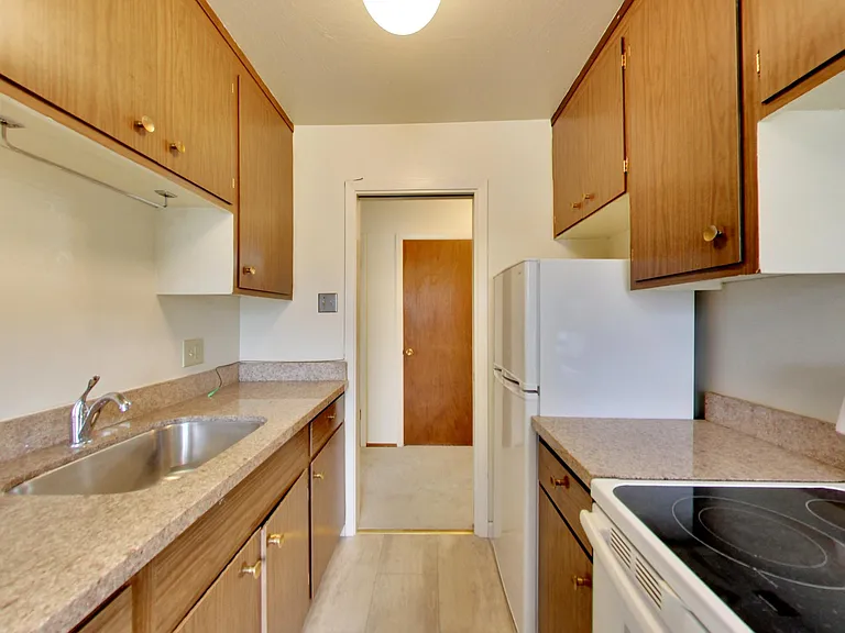 1300 Lawton St #301 — Photo 3