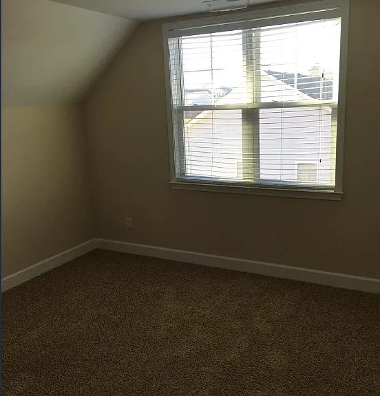 111 Glasgow Dr — Photo 21