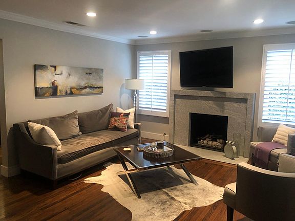 3rd image of 640 College Ave