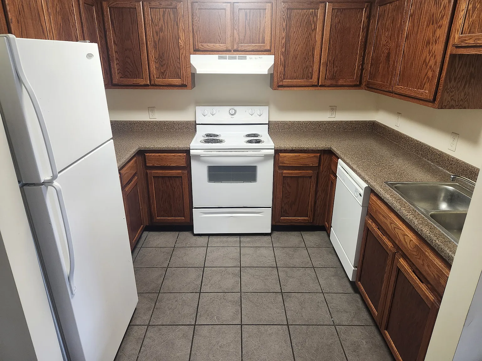 3 bed, $1,595 — Photo 3