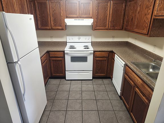 3rd image of 11 Tompkins St APT 303