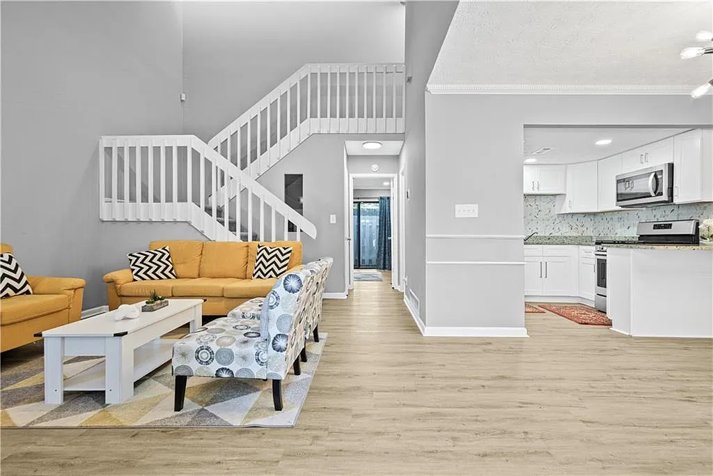 3 bed, 2.0 bath, 1241 sqft, $2,100 — Photo 1