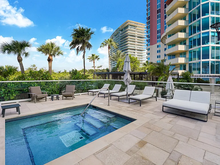 300 S Pointe Dr #405 — Photo 52