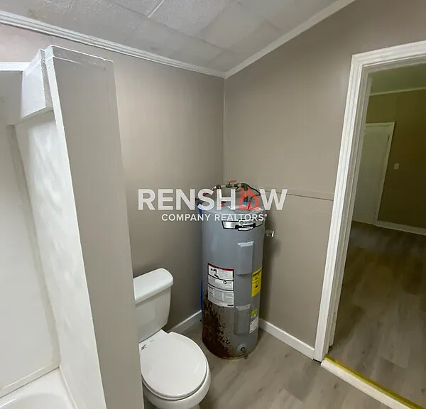 109 Church St S #B — Photo 9