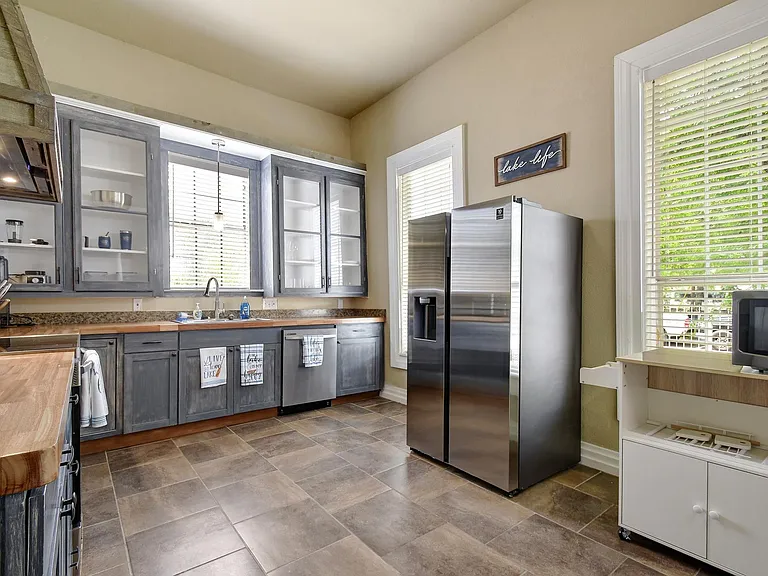1246 Waverly Ave #101 — Photo 6