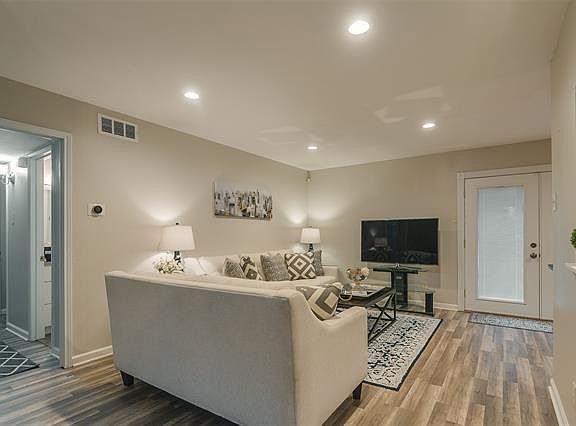 3rd image of 409 Melrose Dr