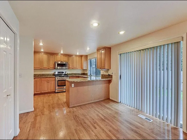 19120 NE 46th Ct — Photo 9