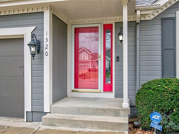 3rd image of 1320 SE Dalton Cir
