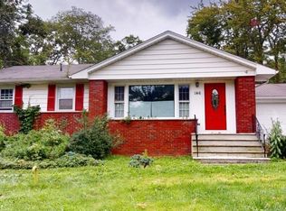 146 Lake Shore Dr W, Hewitt, NJ 07421