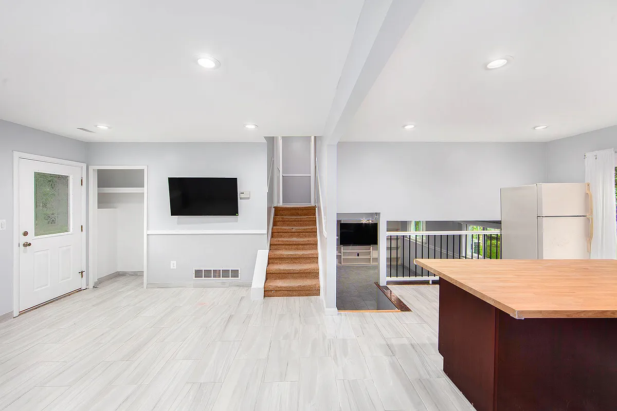 Building Photo - 3675 Anvil Dr