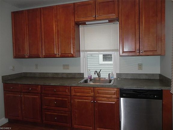 4th image of 2074 Baxterly Ave