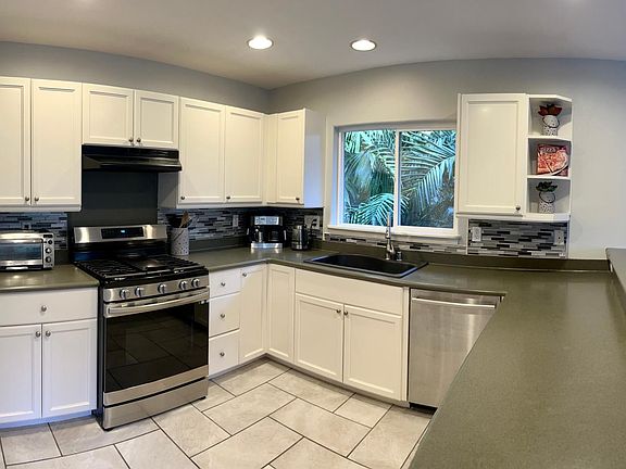 3rd image of 75-6118 Paulehia St
