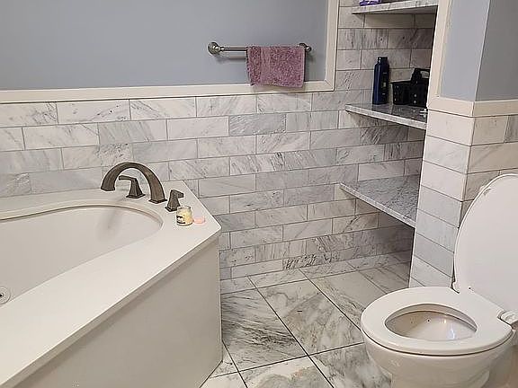 3rd image of 29108 Dover Ave