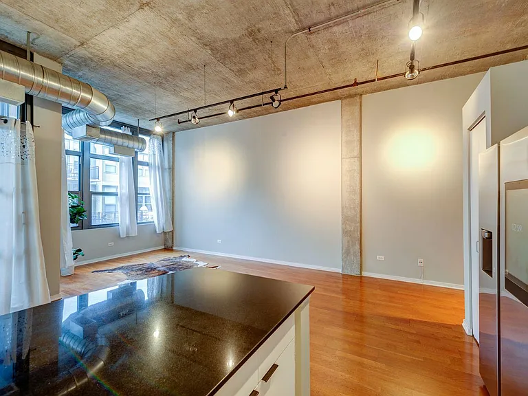 900 N Kingsbury St #1057 — Photo 8