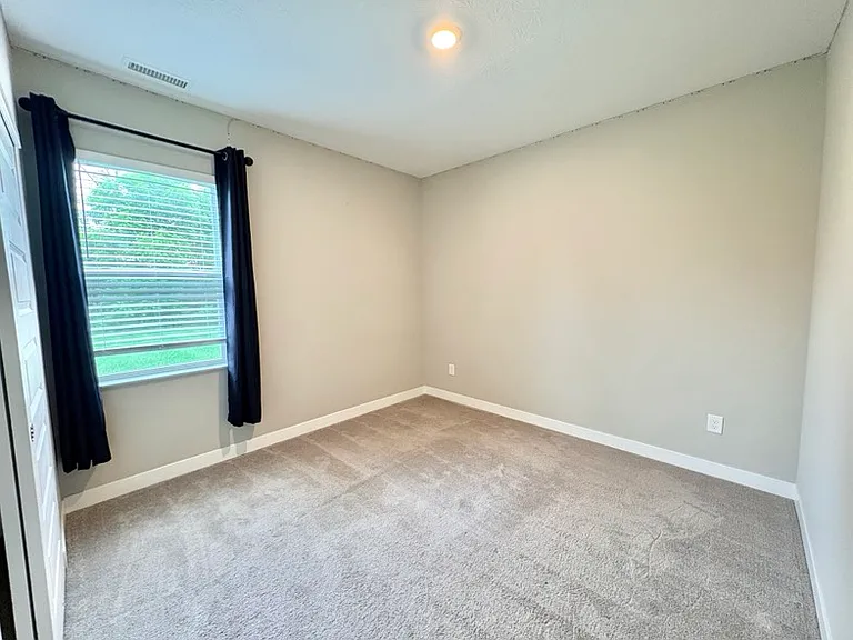 3694 Locust Dr — Photo 13