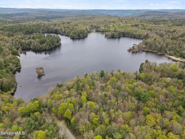 Seneca Dr, Becket, MA 01223
