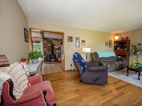 5th image of 796 Maple Dr