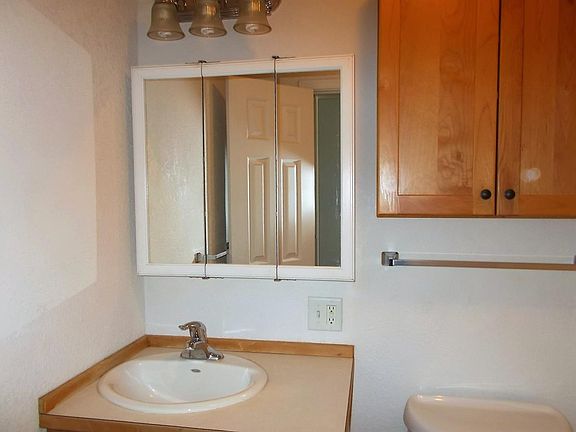 4th image of 211 11th Ave W APT B-5