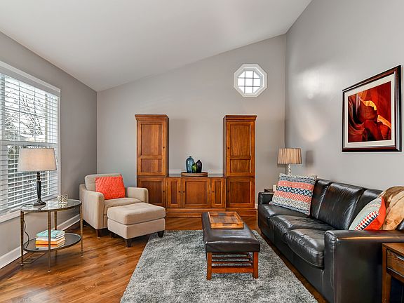 4th image of 1002 Longford Dr