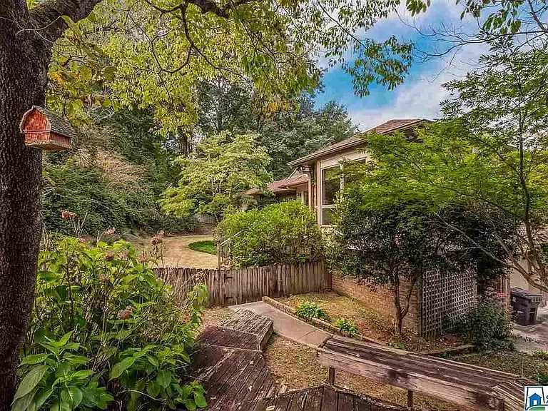 1229 Edinborough Ln — Photo 5