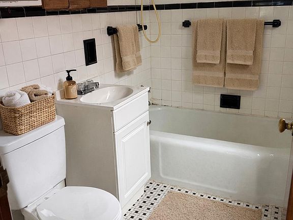 4th image of 2404 Sunset Blvd #2