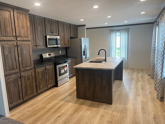 3rd image of 6881 Shamley Ave NE