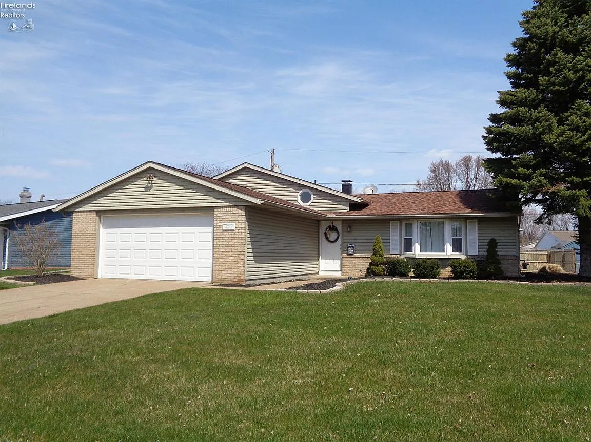 2917 Hinde Ave photo 1