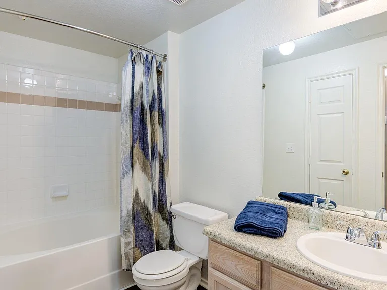 River Walk Apartment Homes — Photo 11