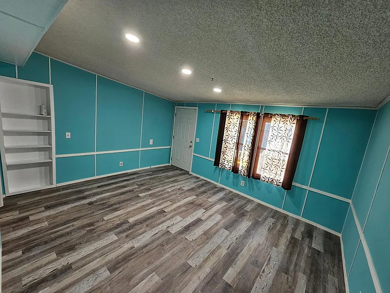 1256 Hawk Ave — Photo 9