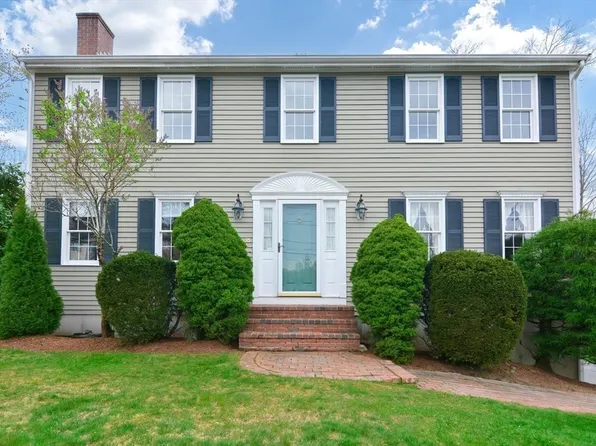 35 Indian Ln, Franklin, MA 02038