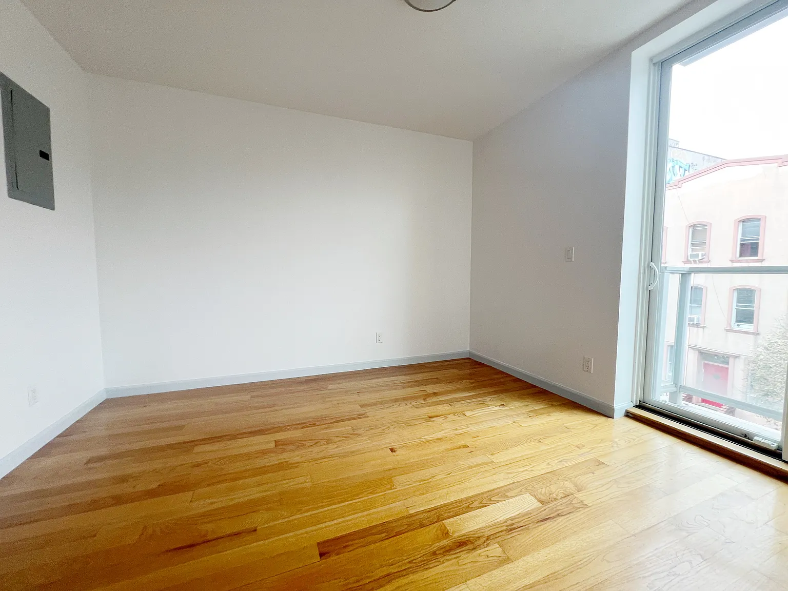 782 Hart Street — Photo 2