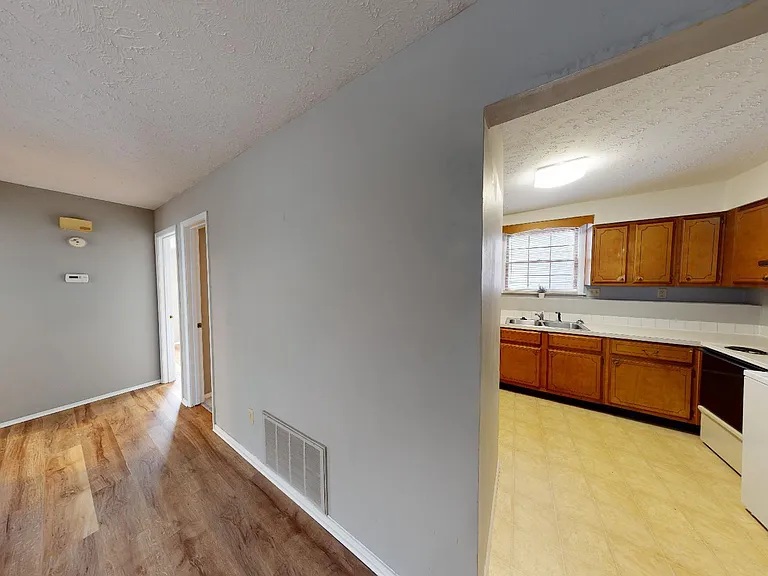 1102 Ohio St #1 — Photo 15