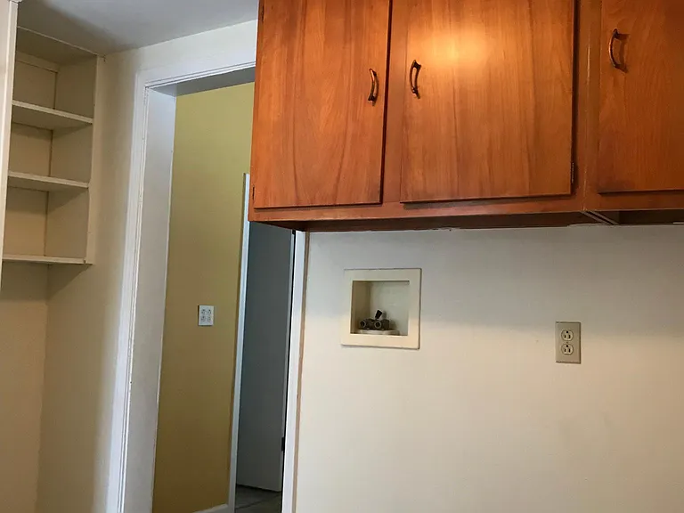 BACK ENTRANCE / LAUNDRY ROOM