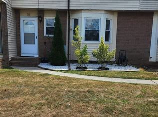 16 Daisy Ct, Sayreville, NJ 08872