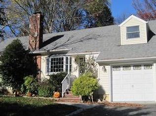 100 Meadow Rd, Clark, NJ 07066