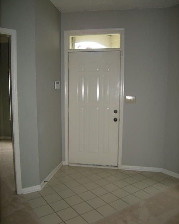 1st image of 914 Drivers Ln