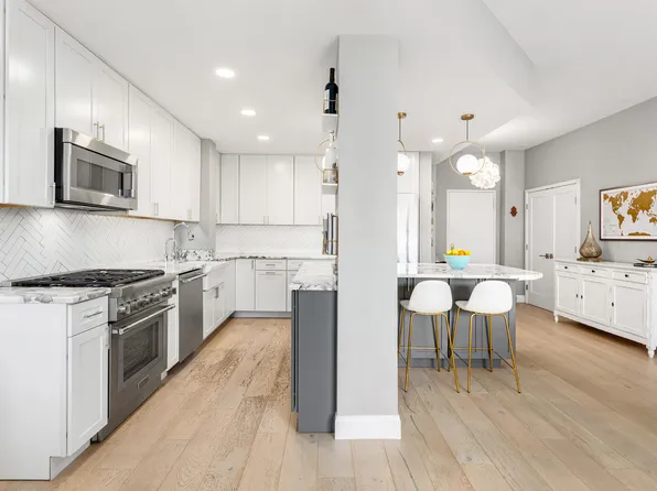 315 East 65th Street image 4 of 13