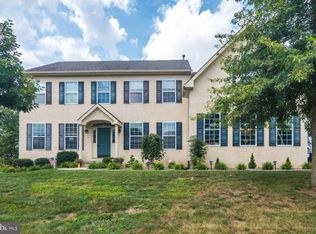 32 Leaf Creek Ct, Douglassville, PA 19518