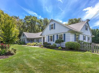 43 Woodbridge Rd, North Andover, MA 01845