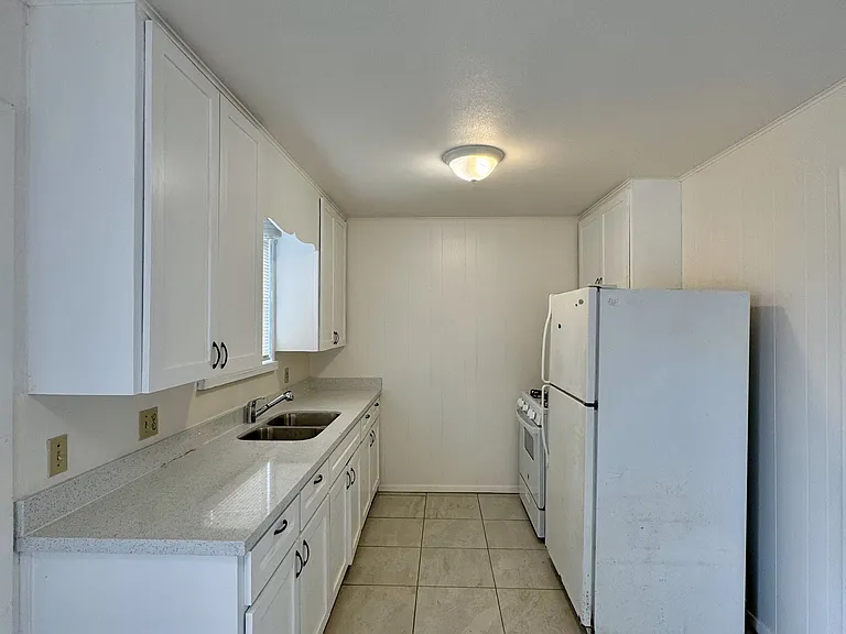 1104 Siesta Dr — Photo 16