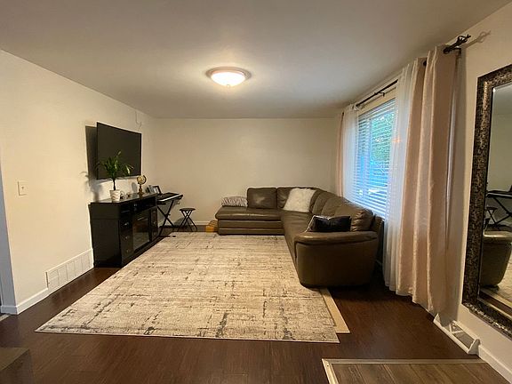 5th image of 83 Glenhaven Dr
