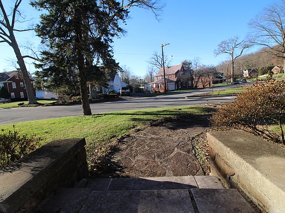 Sidewalk to Front Yard