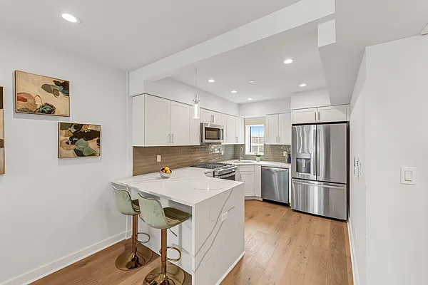 Sold by Amorelli Realty | media 6