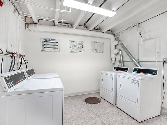 3rd image of 852 Barnaby St SE #848-404